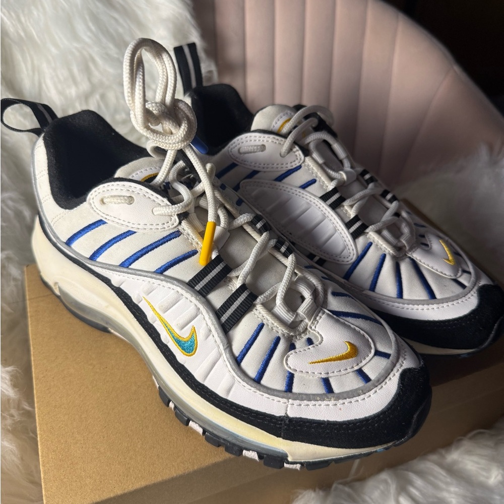 Nike Air Max White and Blue-multi Sneakers! 💙🤍💛